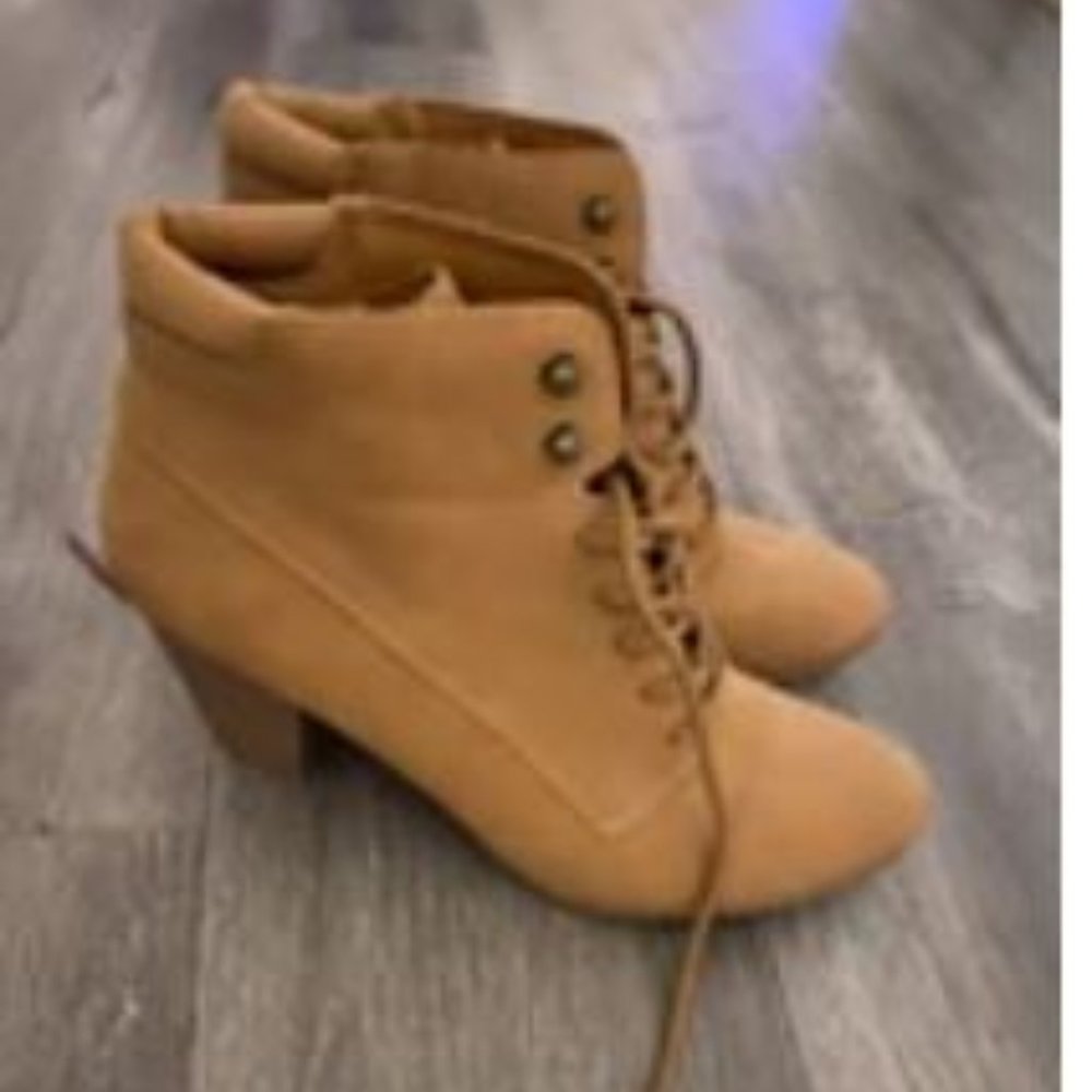 Camel booties